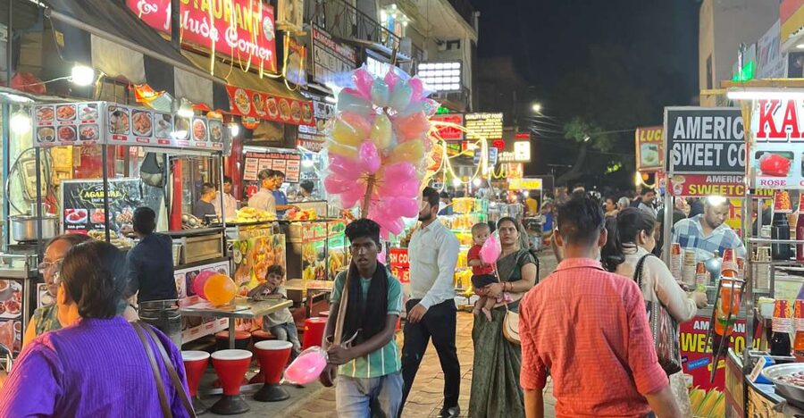 Agra: Sadar Bazar Food Market Night Walking Tour by Tuk-Tuk - Walking through Sadar Bazar after dark
