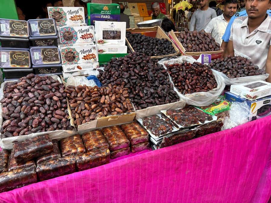 Agra: Street Food Tour with Spice Market on Tuk-Tuk Ride - How the guide changes the experience