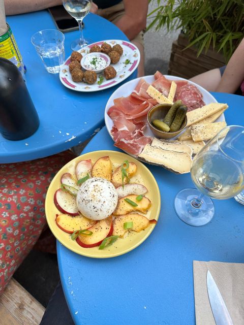 Aix-en-Provence: Guided Foodie Tour with Tastings - Finishing with wine at La Méduse