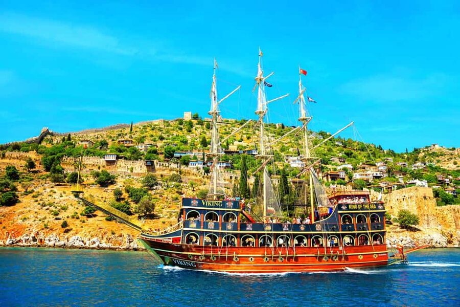 Alanya: Pirate Boat Tour with Food and Drinks - The Mediterranean cruise and foam party