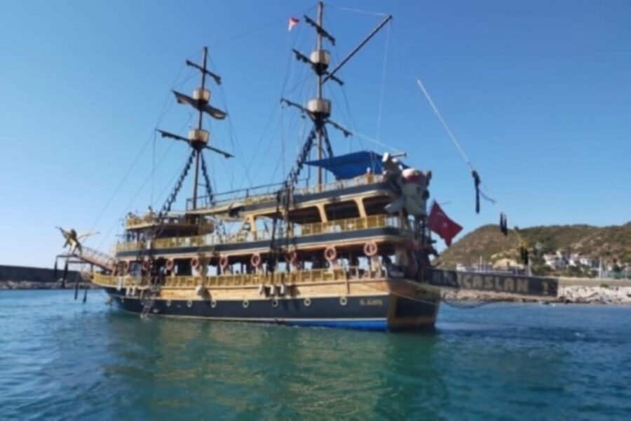 Alanya: Pirate Ship Cruise with Food and Swimming Stops - The foam party and onboard entertainment