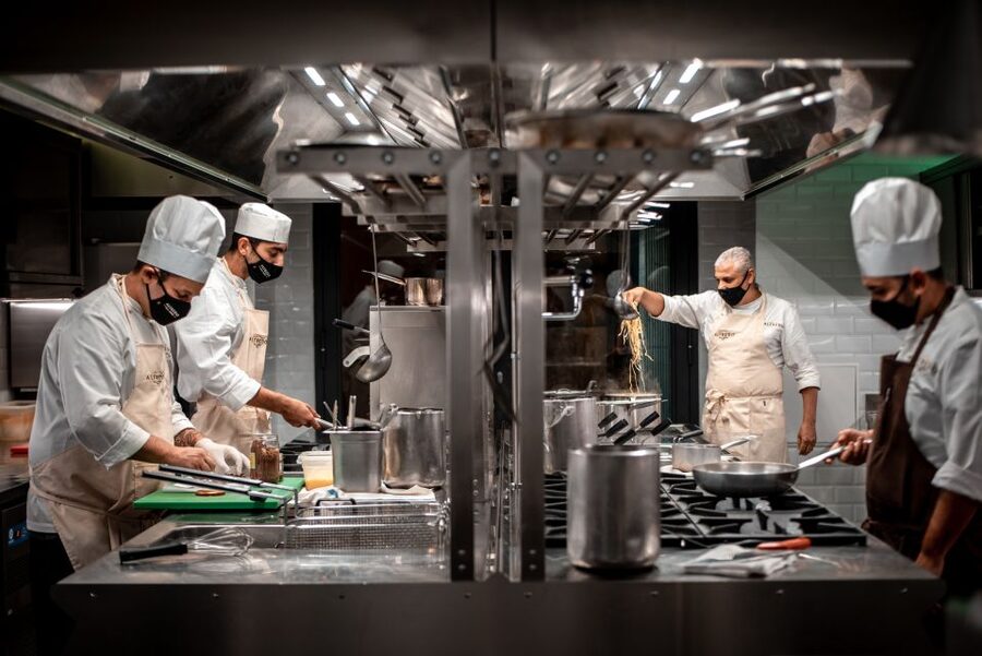 Alfredo alla Scrofa Restaurant in Rome: Eat Like a Star - Service, atmosphere, and the pace of the meal