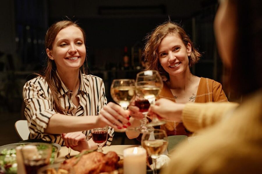 Alicante: Food Walking Tour with Wine Tasting and Tapas - Seafood tapas and a local drinking lesson