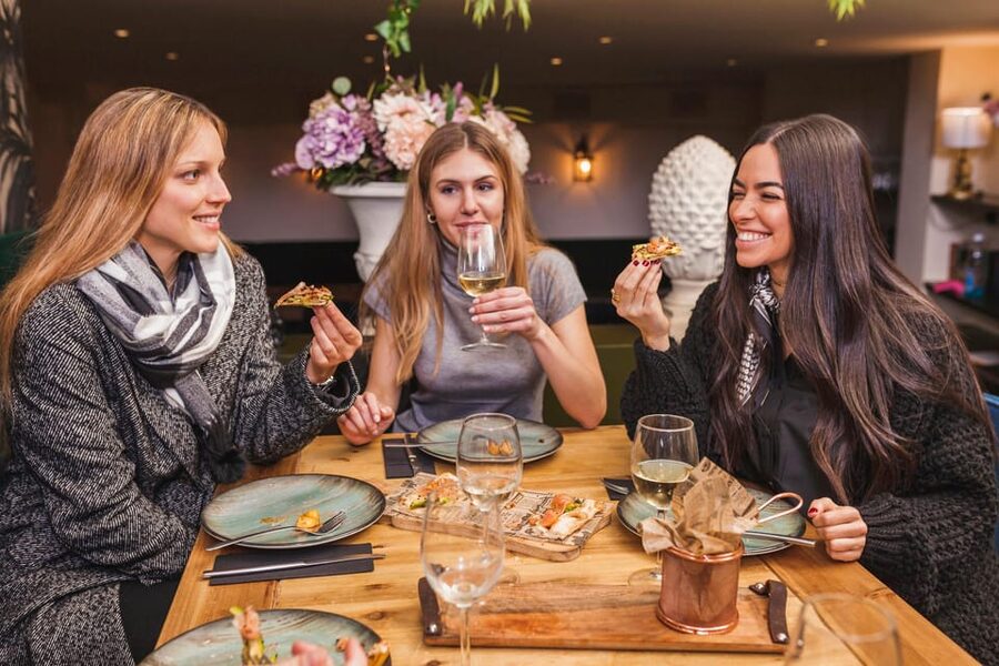 Alicante: Food Walking Tour with Wine Tasting and Tapas - Practical timing and booking advice