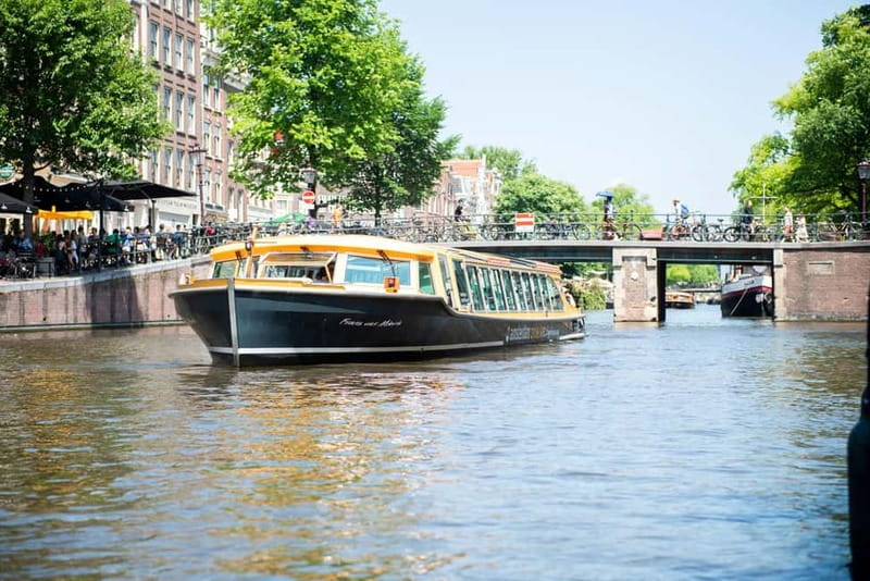 Amsterdam canal cruise with culinary burger or cheese & wine - From the Nine Streets to Herengracht