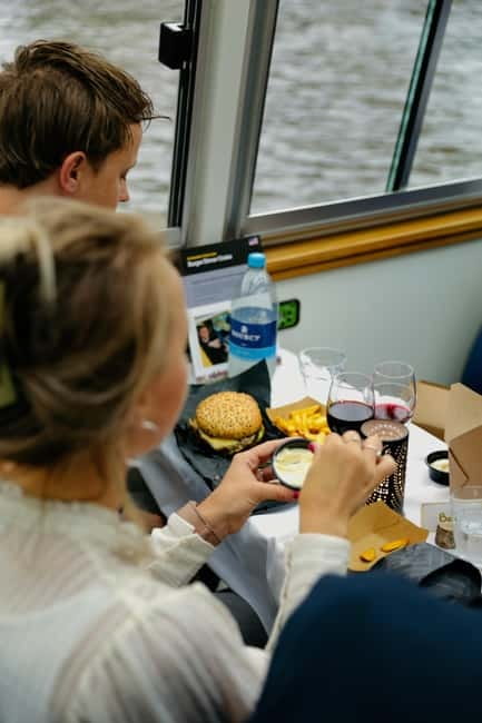 Amsterdam canal cruise with culinary burger or cheese & wine - What the service is really like