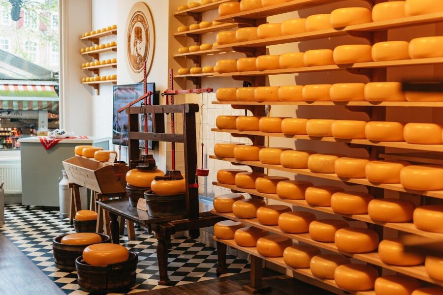 Amsterdam: Food and Culture Walking Tour with Tastings - The Jordaan adds neighborhood character