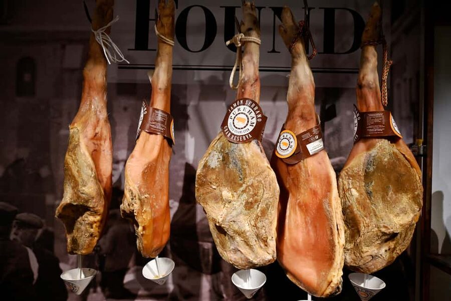 Amsterdam: Food Tour with Drinks by Spui, Canals and Jordaan - How much food do you actually get?