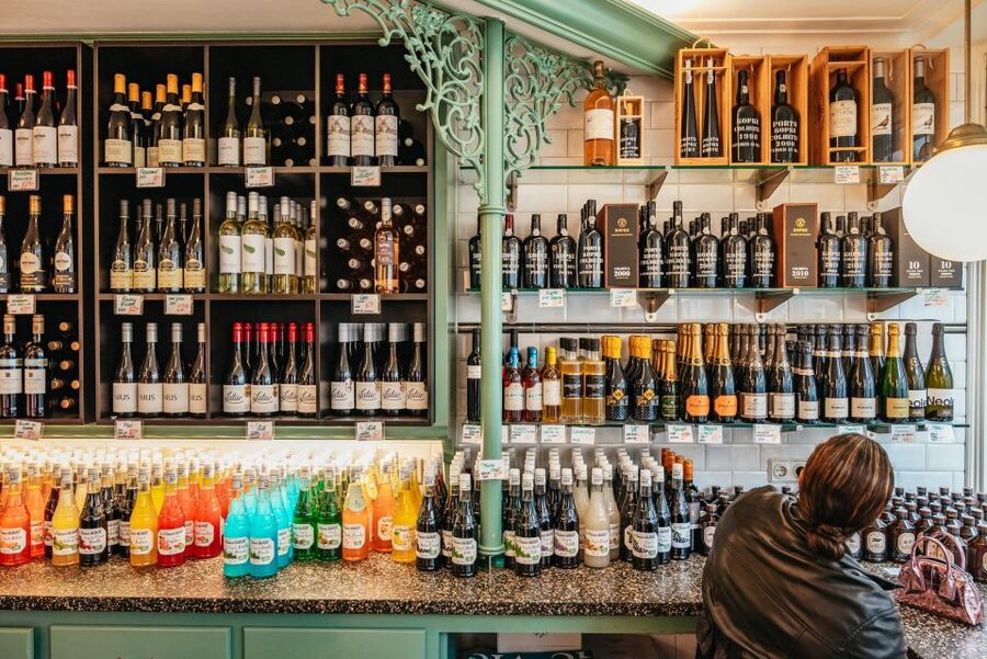 Amsterdam: Jordaan District Local Food Walking Tour - Dutch food, but not Dutch food only