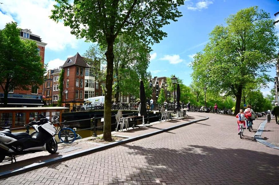 Amsterdam: Jordaan Food Tour of 10+ Local Classic Tastings - What $115 buys you