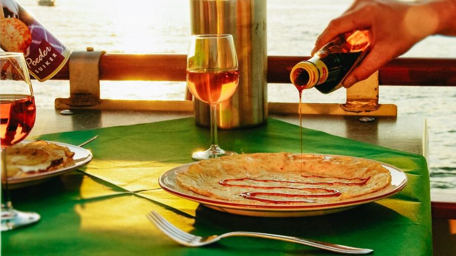 Amsterdam: River Cruise With All-You-Can-Eat Dutch Pancakes - Settling in at your table