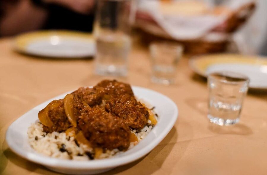 Athens: Premium Food and Wine Tasting Tour in the evening - A four-hour food walk through central Athens
