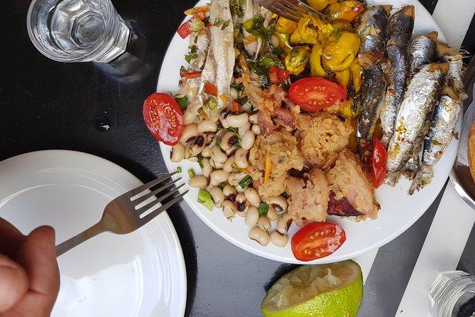 Athens: The Classic Food Tasting Tour - The guides shape the experience