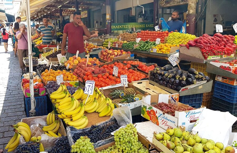 Athens: Traditional Greek food tour in hidden spots - Start at En Athinas and enter everyday Athens