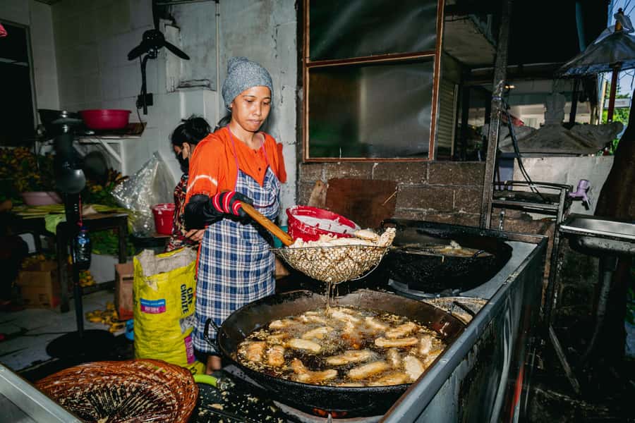 Bali: Bites Food Tour with over 15 Tastings - The first tastes: banana fritters, sate, and local drinks