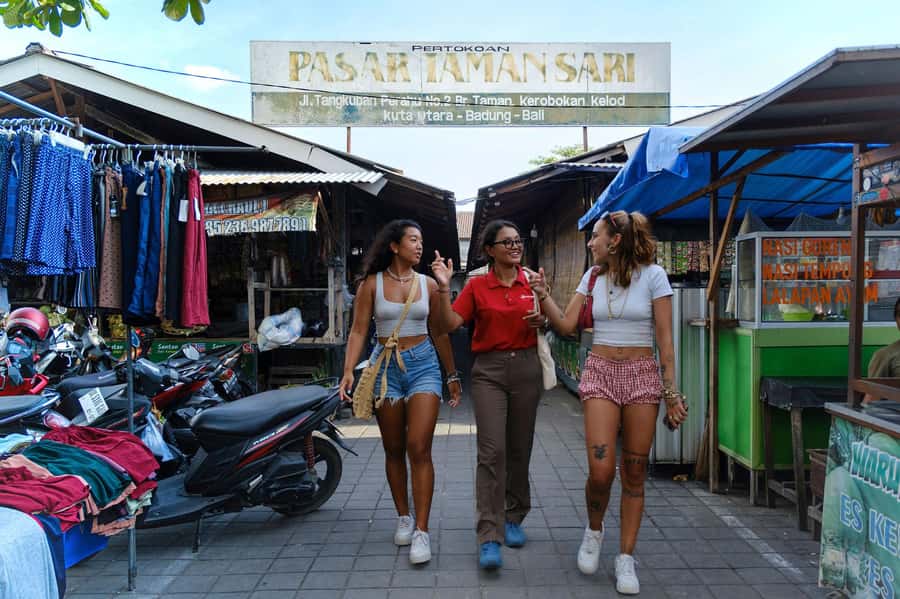 Bali: Delicious Indonesian Food Tour - Tasting jaje Bali and other sweets