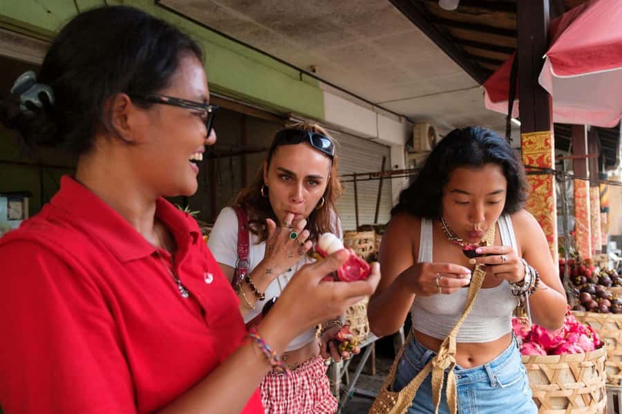 Bali: Delicious Indonesian Food Tour - The guides and group size
