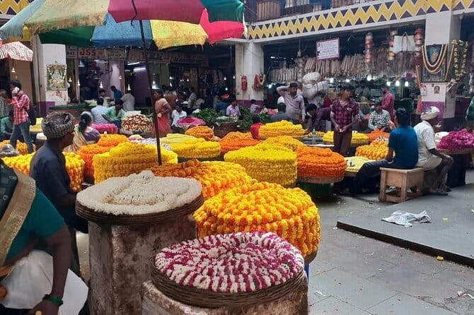 Bangalore : Evening Food Street Walk and Market Visit - KR Market and the flower trade