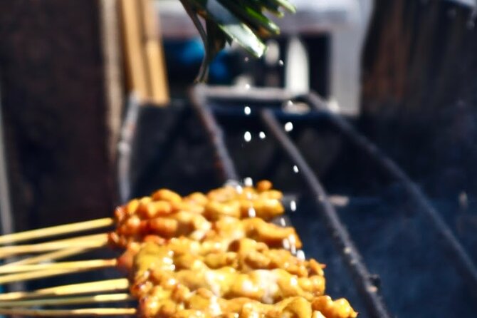 Bangkok by Night Food Tour with 10+ Tastings in Chinatown - What the guides add to the evening