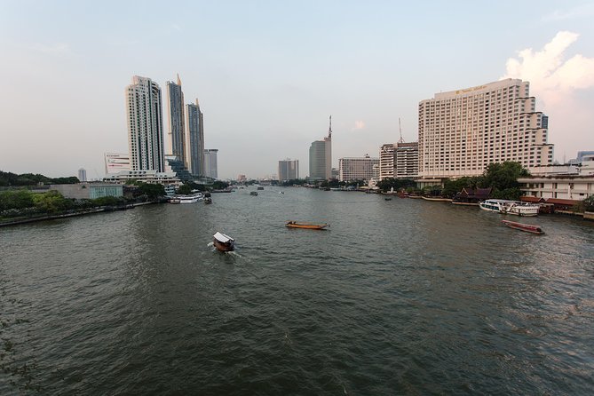 Bangkok by Night: Temples, Markets and Food Tuk-Tuk Tour - Wongwian Yai street food comes first