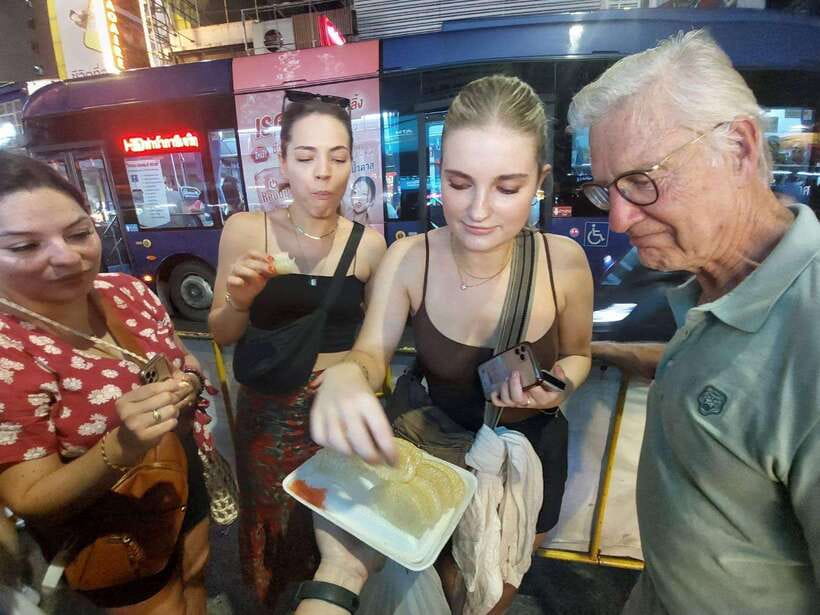 Bangkok: Chinatown Food Tour with Michelin Food Stalls - Key points at a glance