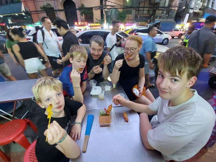 Bangkok: Chinatown Food Tour with Michelin Food Stalls - Following the Thai-Chinese food trail