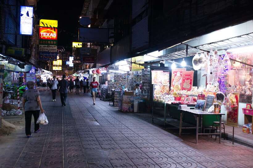 Bangkok: Chinatown Night Food Tour - Ending with sweets and drinks