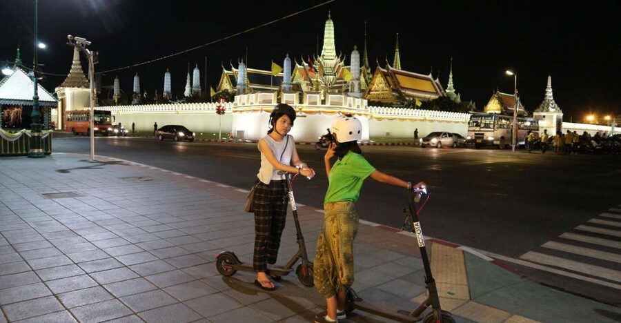 Bangkok: E-Scooter Night Tour with Local Street Food - Wat Arun and the Chao Phraya ferry
