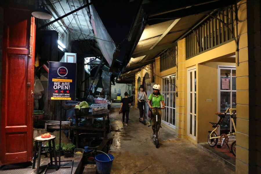 Bangkok: E-Scooter Night Tour with Local Street Food - JP Market and the first taste of local food