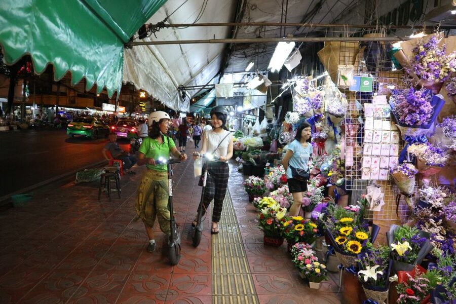 Bangkok: E-Scooter Night Tour with Local Street Food - Chinatown after dark