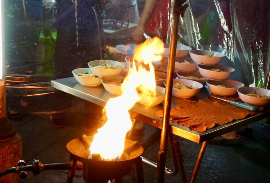 Bangkok: Highlights with Food Tour & Sunset in Wat Arun - What the $80 price covers