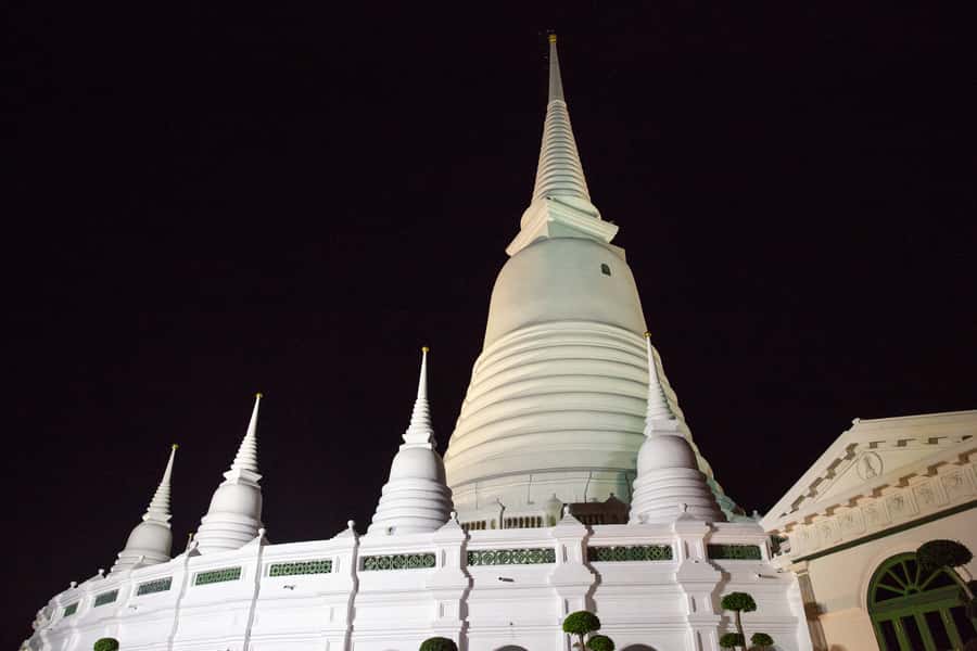 Bangkok: Markets, Temples and Food Night Tour by Tuk Tuk - The Flower Market when the city is still working