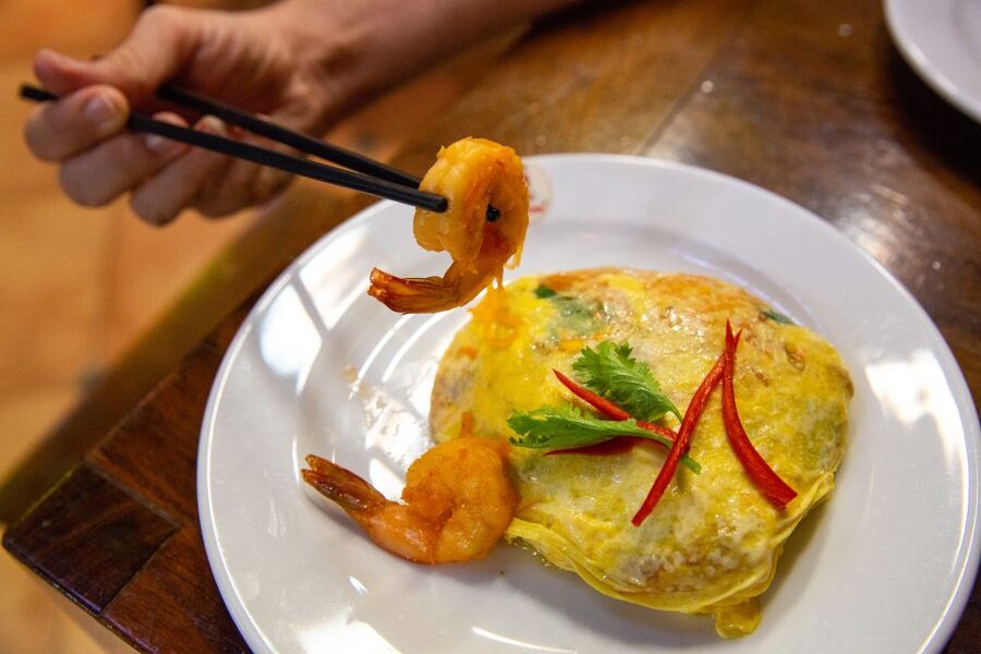 Bangkok: Markets, Temples and Food Night Tour by Tuk Tuk - Chinatown and the sweet ending
