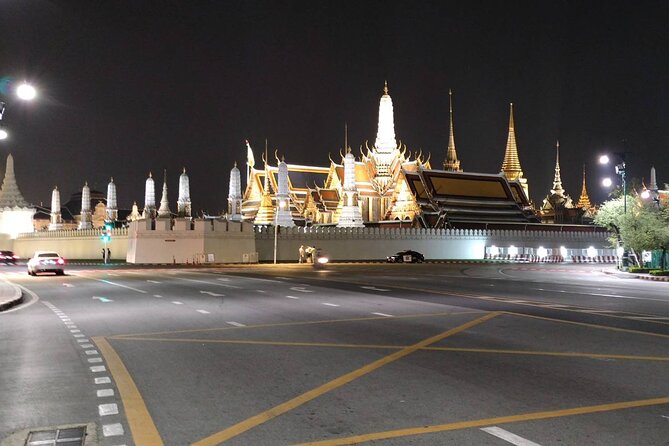 Bangkok: Michelin Guide Street Food Tour by Tuk Tuk - What the guide adds to the experience