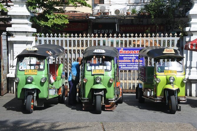 Bangkok: Michelin Guide Street Food Tour by Tuk Tuk - Lim Lao Ngow and the first bowl of noodles