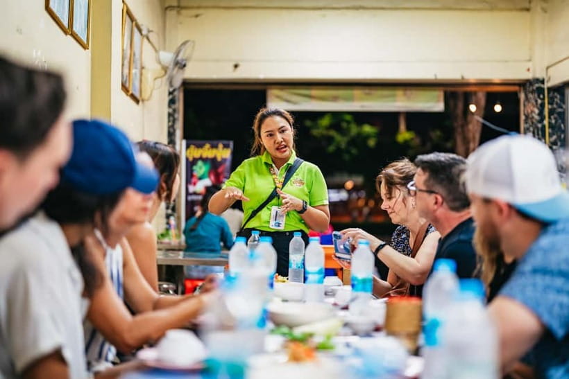 Bangkok: Midnight Food Tour by Tuk-Tuk - The flower market and the quieter pause