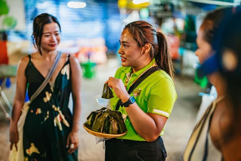 Bangkok: Midnight Food Tour by Tuk-Tuk - Meeting at Sam Yan and getting started