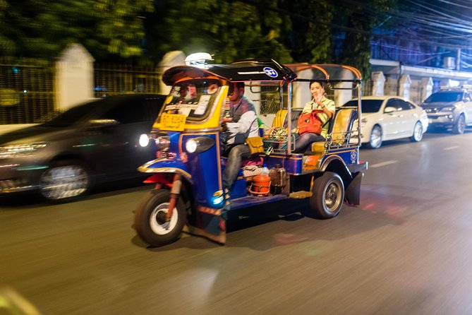 Bangkok Midnight Food Tuk Tuk Tour - Stop one: Guay Tiew Kua Gai in Pom Prap Sattru Phai