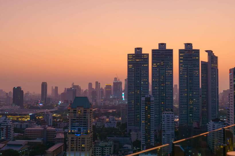 Bangkok: Mojjo Rooftop Lounge & Bar Food & Beverage Package - Latin fusion food with bold flavors