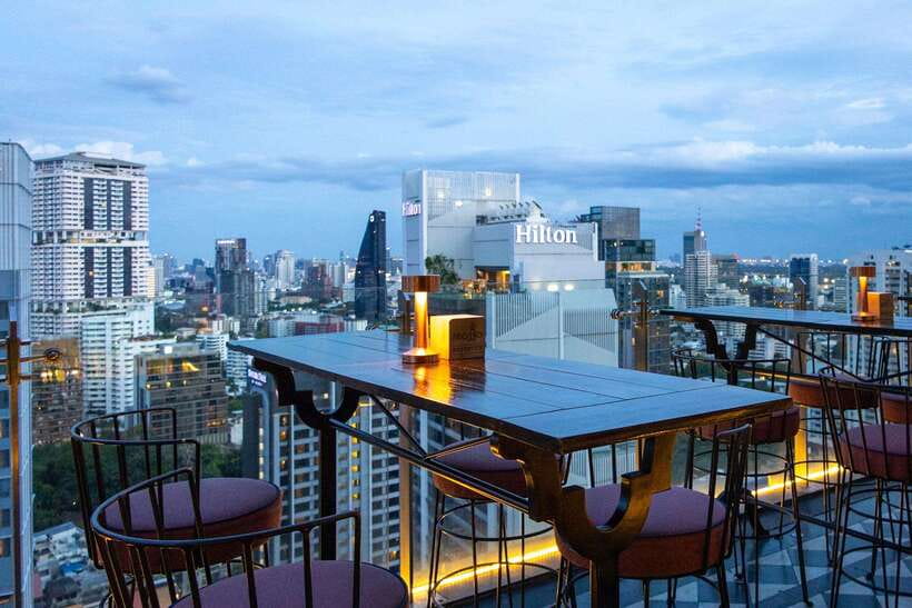 Bangkok: Mojjo Rooftop Lounge & Bar Food & Beverage Package - Service and the feel of the evening