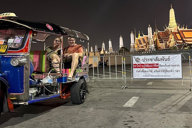 Bangkok Night Tour: Food, Temple & Tuk-Tuk - The evening temple: quiet views and useful cultural context