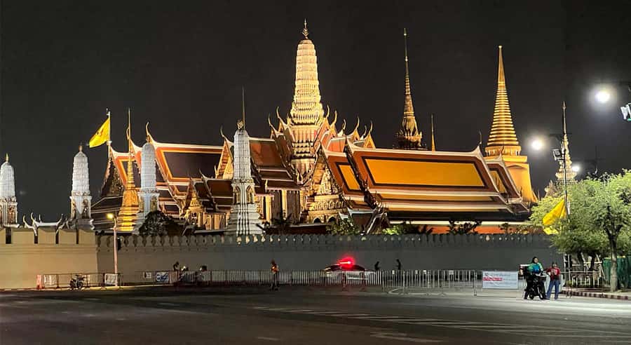 Bangkok Night Tour: Food, Temple & Tuk-Tuk - Chinatown after dark: the biggest food finish