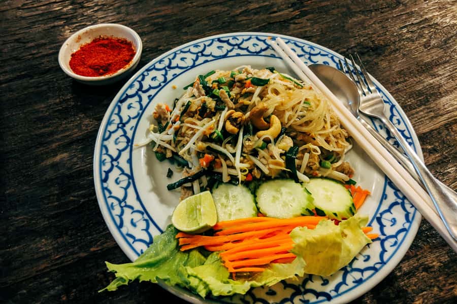 Bangkok: Street Art and Street Food Walking Tour - Who should book this Bangkok walk