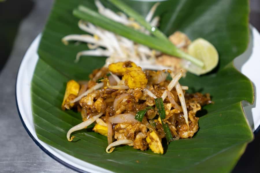 Bangkok Street Food and Night Lights by Tuk Tuk - Why this Bangkok food tour works after sunset