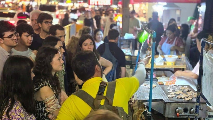 Bangkok: Street Food Tasting Tour at Night - Six stops built around Thai-Chinese favorites