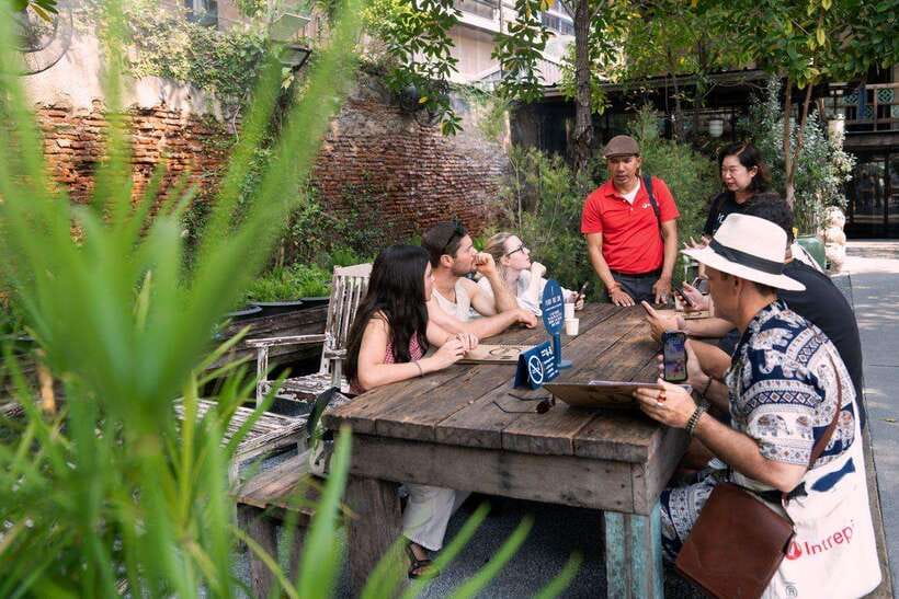 Bangkok: Talad Noi Hidden Gems & Street Food Adventure - What the small group changes
