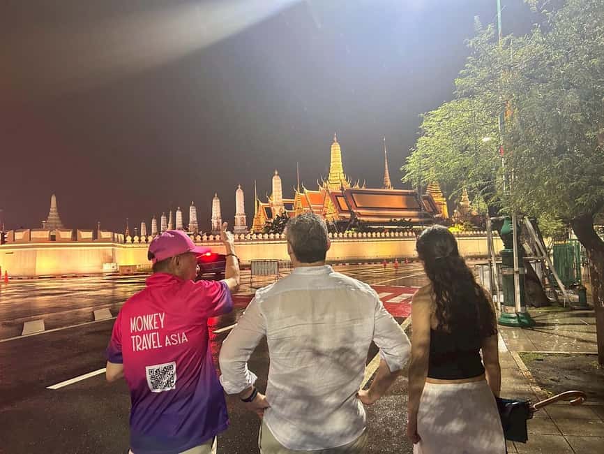 Bangkok: Tuk Tuk Adventure Chinatown Michelin Food & Temples - Why this tuk tuk tour works so well at night