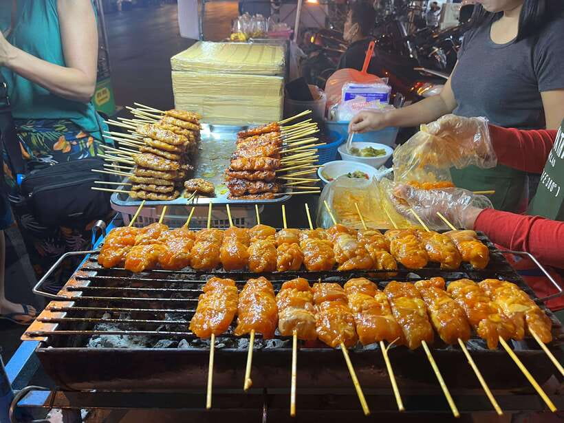 Bangkok Tuk-Tuk by Night with Chinatown Street Food Meal - Chinatown food and lights