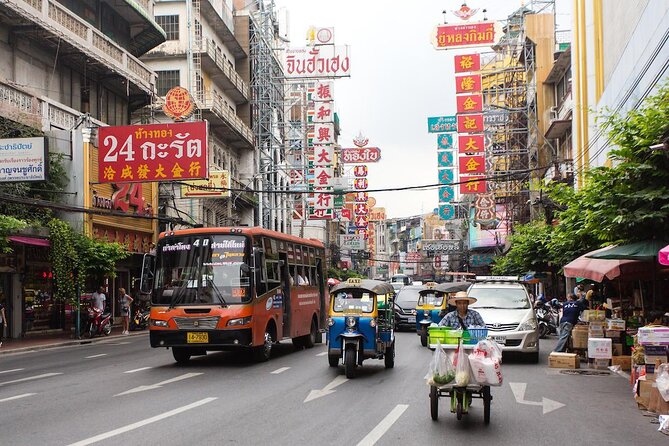 Bangkok Tuk-Tuk Tour by Night with Chinatown Street Food Meal - The night in four to six useful points