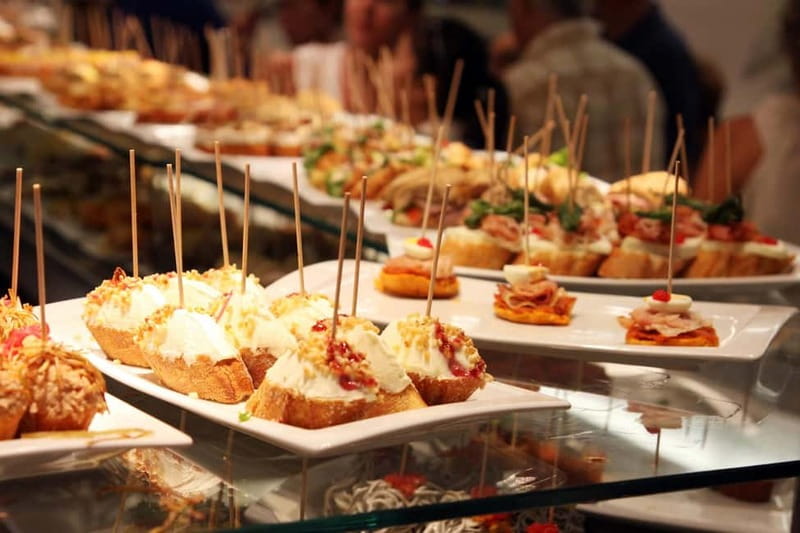 Barcelona: 3-Hour Sips, Sites & Bites Food & History Tour - The Gothic Quarter and the final tasting